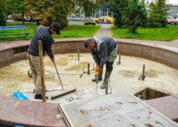 В Химках приступили к подготовке фонтанов к зиме
