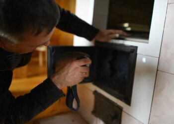 Украинцы идут на крайности, чтобы остаться дома