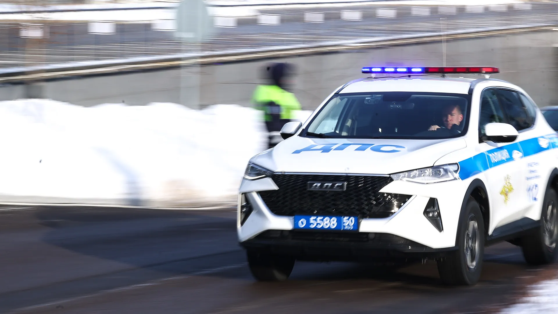Подмосковным подразделениям ДПС переданы 130 новых патрульных машин