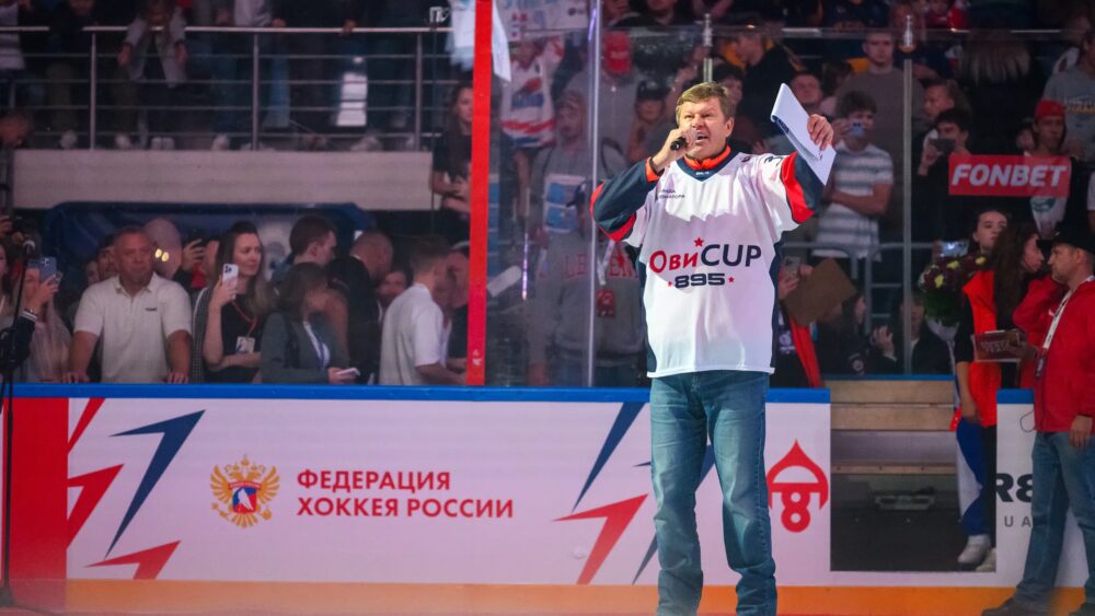 Спортивный комментатор Дмитрий Губерниев на Кубке Александра Овечкина в Мытищах