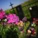 Священник рассказал, как правильно обращаться с вещами умерших и сохранять память