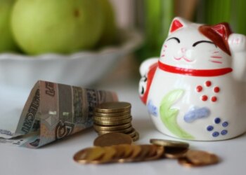 Юрист Голощапов раскрыл, с кого из россиян начнут взыскивать долги без суда с 1 ноября