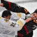 В КХЛ случилась драка вратарей