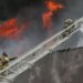 Ангары со стройматериалами загорелись в Москве, 350 человек эвакуированы